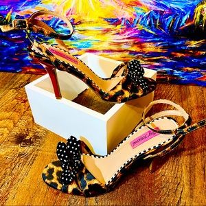 👠BETSEY JOHNSON: Double Bow Leopard Sweetie Pump👠